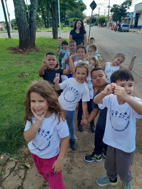 Passeio pelos arredores da escola